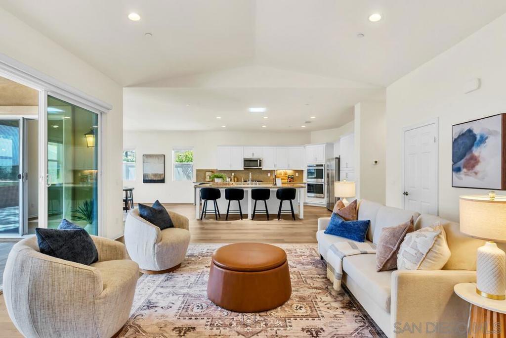 1949 Estancia Pl