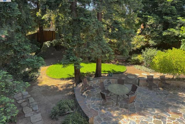 561 Santander Dr, San Ramon CA: https://media.crmls.org/mediaz/5cb6b4a9-e1dd-49cf-933a-9977feff02d8.jpg
