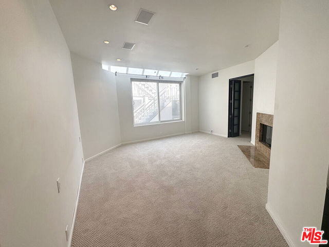 3505 Ocean Front Walk, Marina del Rey CA: https://media.crmls.org/mediaz/5cb6f60a-2d02-4ce6-a4cb-a3da21bef128.jpg
