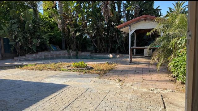 315 Garden Street, East Palo Alto CA: https://media.crmls.org/mediaz/5cb6fd96-b4b0-4279-bd1b-9ce2d4274eb9.jpg