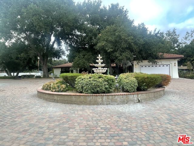 Circular Driveway with Fountain