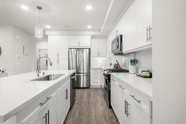 Detail Gallery Image 4 of 34 For 3001 Bravo Loop #1,  Chula Vista,  CA 91915 - 3 Beds | 3 Baths