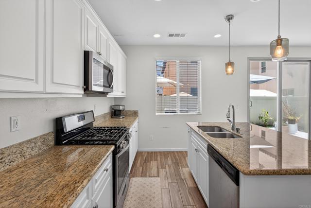 Detail Gallery Image 8 of 34 For 31554 Alicante Loop, Winchester,  CA 92596 - 3 Beds | 2/1 Baths
