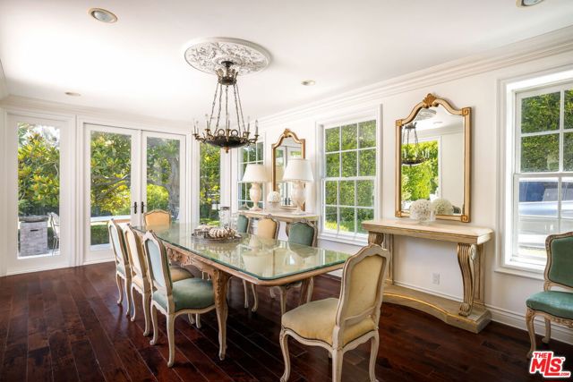 10914 Bellagio Road, Los Angeles CA: https://media.crmls.org/mediaz/5cb7799b-22e7-4f42-b9bf-a5b1db5af3dc.jpg