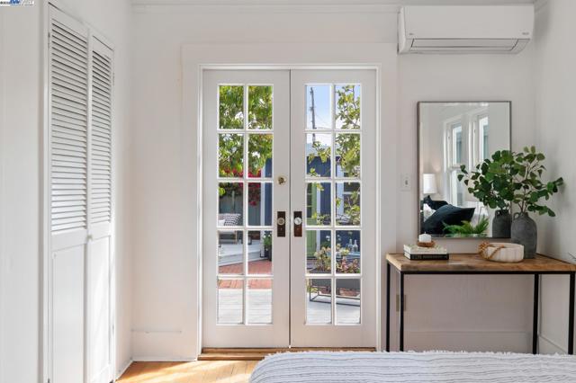 951 Madison St, Albany CA: https://media.crmls.org/mediaz/5cb87c5b-3c88-43da-abde-20894690bd44.jpg