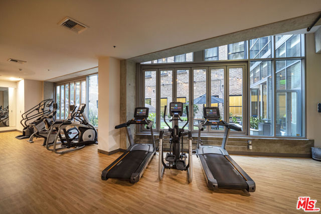 727 W 7th Street, Los Angeles CA: https://media.crmls.org/mediaz/5cb88218-5ffa-4d53-9d94-10b0585b686e.jpg