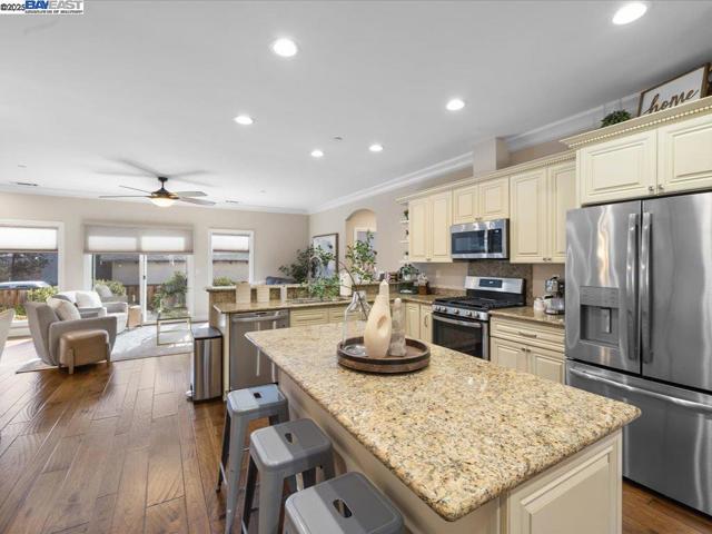 741 N N St, Livermore CA: https://media.crmls.org/mediaz/5cb8aff0-d880-4c9e-a5f1-11feeb1abbd3.jpg