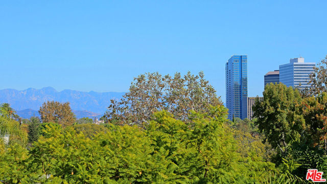 10640 Wilkins Avenue, Los Angeles CA: https://media.crmls.org/mediaz/5cb95172-005f-4ec3-bc06-5b26bdc71fdd.jpg