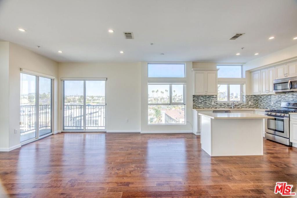 155 S Oxford Avenue #506