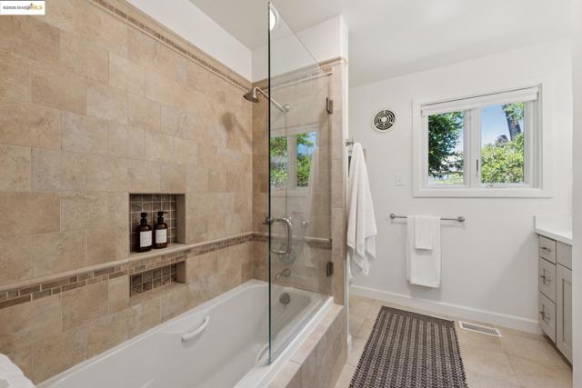 1270 Queens Rd, Berkeley CA: https://media.crmls.org/mediaz/5cb98f6d-ef8a-4a8c-bdb2-4122d4b2101e.jpg
