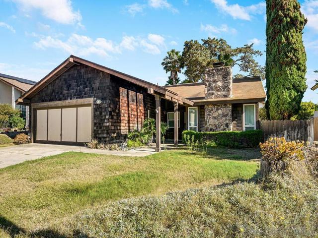 9555 Via Pereza, San Diego CA: https://media.crmls.org/mediaz/5cb9a35c-8a85-45c2-8b9d-b6490ac9dcc1.jpg