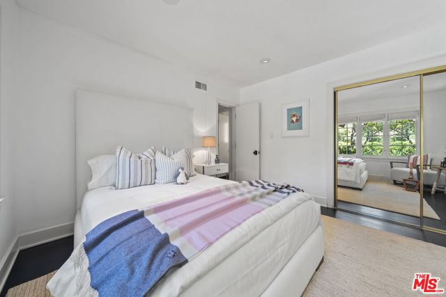 3 Latimer Road, Santa Monica CA: https://media.crmls.org/mediaz/5cb9b7d9-ff0f-41f1-b704-faa384a41cc8.jpg