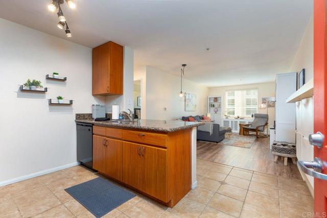 1435 India Street, San Diego CA: https://media.crmls.org/mediaz/5cb9bb68-893f-4891-8798-022bea3a38ca.jpg
