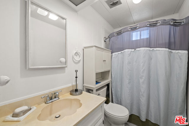 395 Wolf Lane, Cathedral City CA: https://media.crmls.org/mediaz/5cba6c37-8f07-4a31-80ee-65f86a4e6c9f.jpg