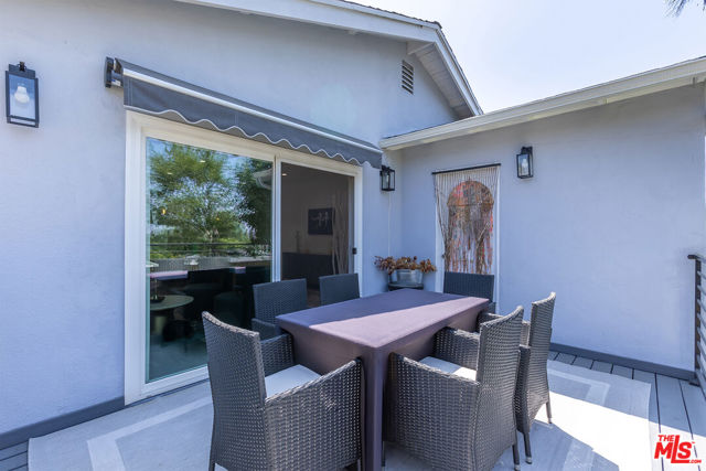 10315 Fairgrove Avenue, Tujunga CA: https://media.crmls.org/mediaz/5cbacd0a-9d86-4209-b916-ed0bcd43be69.jpg