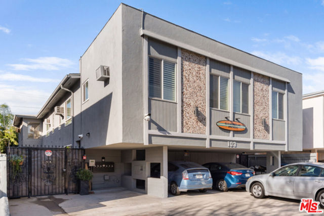 103 N Hayworth Avenue, Los Angeles CA: https://media.crmls.org/mediaz/5cbb19f8-3973-4894-bbac-1dde70db090c.jpg