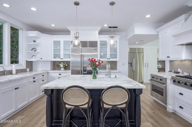 508 W Stafford Road, Thousand Oaks CA: https://media.crmls.org/mediaz/5cbb2504-2036-4413-9a8e-40ce6bf6c3c9.jpg