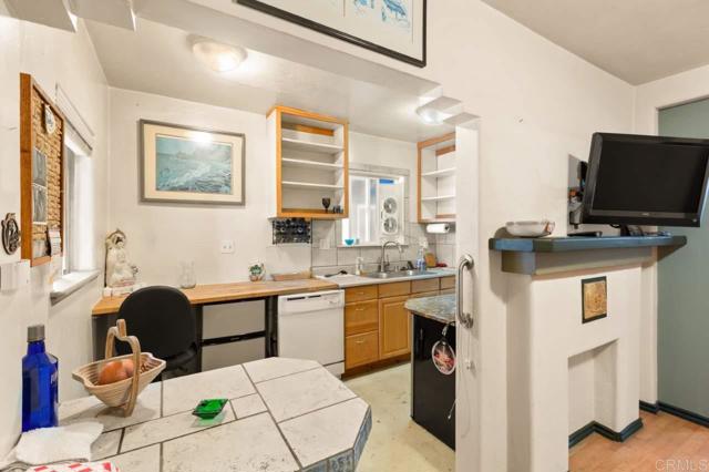 Detail Gallery Image 20 of 37 For 4245 41st St, San Diego,  CA 92105 - 5 Beds | 4 Baths