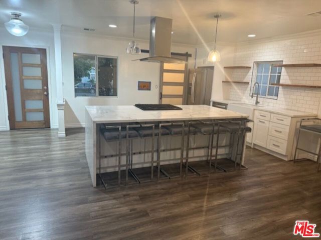 9333 Swinton Avenue, North Hills CA: https://media.crmls.org/mediaz/5cbb52c0-3d18-4f32-a58a-07f738566c61.jpg