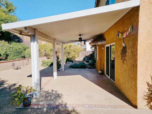 1715 Las Palmas Lane, Escondido CA: https://media.crmls.org/mediaz/5cbb5b5a-40cb-4485-972e-b29b708781c3.jpg