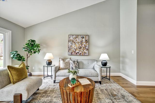 326 Fontaine Dr, Danville CA: https://media.crmls.org/mediaz/5cbb816c-6316-4517-aacb-fc96b573f9f0.jpg