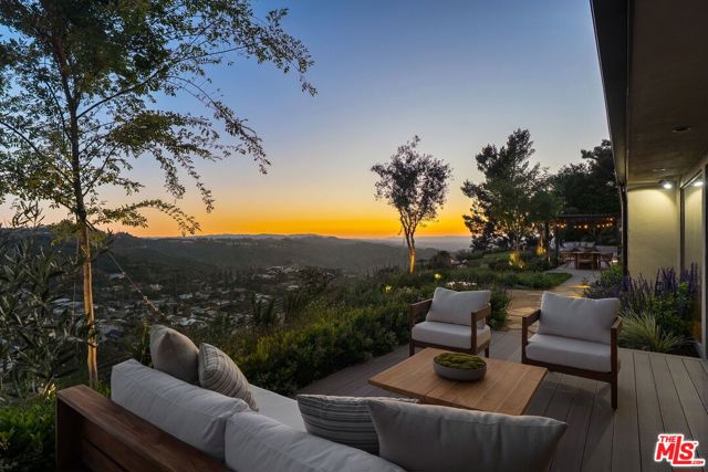 7840 Torreyson Drive, Los Angeles CA: https://media.crmls.org/mediaz/5cbba62a-df9a-48d8-8c83-718db76d730c.jpg