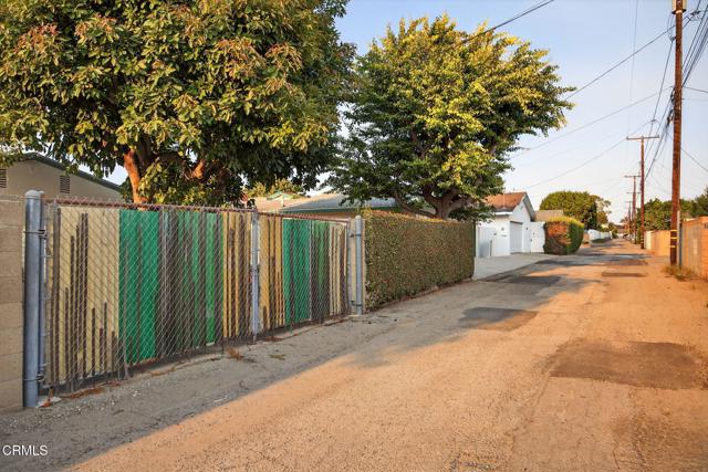 640 Fernwood Drive, Oxnard CA: https://media.crmls.org/mediaz/5cbbafe6-9fff-4d58-b830-566e3ffad2cb.jpg