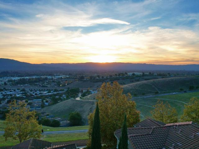 568 Altino Boulevard, San Jose CA: https://media.crmls.org/mediaz/5cbbcd59-b068-46b0-a6a5-166c7966b5b7.jpg