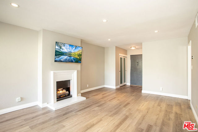 1211 Summertime Lane photo 4