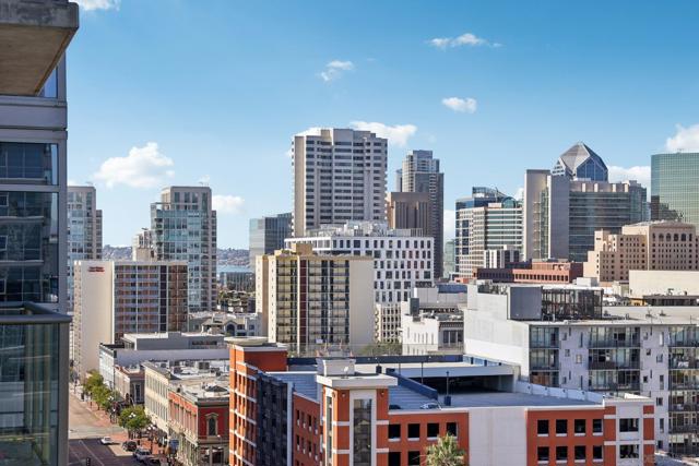 800 The Mark Ln, San Diego CA: https://media.crmls.org/mediaz/5cbd2f32-26da-420c-9d13-953f2de9d87d.jpg