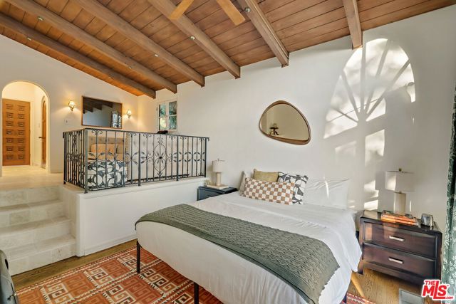 3527 Wonder View Drive, Los Angeles CA: https://media.crmls.org/mediaz/5cbd4567-92a3-4603-a540-6e507f8f2fbb.jpg