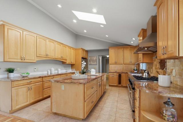 12387 Stonebrook Drive, Los Altos Hills CA: https://media.crmls.org/mediaz/5cbdba5b-da09-43c9-b4db-3c120004d803.jpg