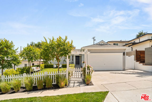 7322 W 91st Street, Los Angeles CA: https://media.crmls.org/mediaz/5cbdc07c-6d56-4cde-9f58-fb520962f044.jpg