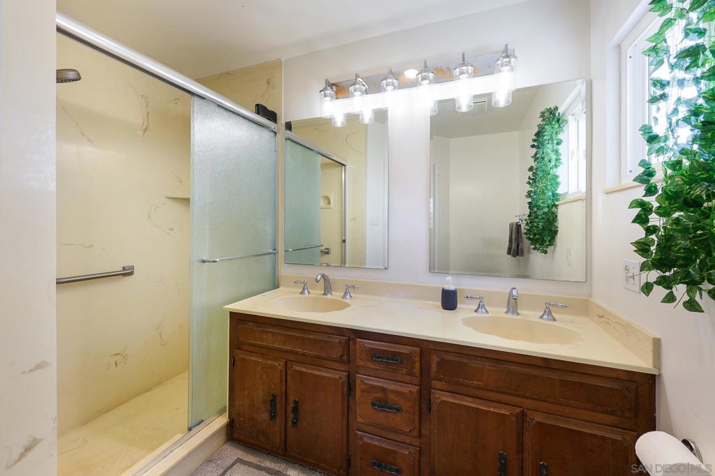 1840 Locust St - photo 16