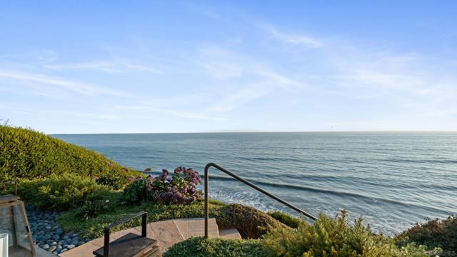 1230 Neptune Ave, Encinitas CA: https://media.crmls.org/mediaz/5cbdce00-258c-4174-8c97-bb08b6aabce2.jpg