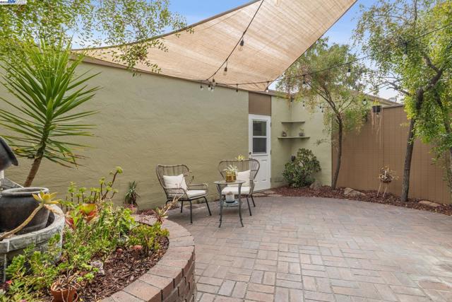 3109 La Campania, Alameda CA: https://media.crmls.org/mediaz/5cbdd457-3e1f-4f40-bd21-89fe92fd396d.jpg