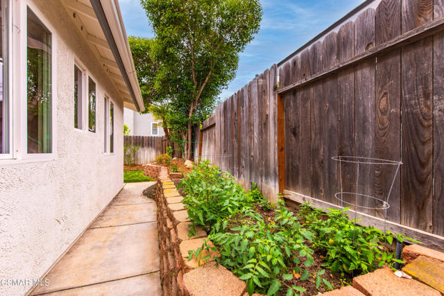 719 Westfield Court, Ventura CA: https://media.crmls.org/mediaz/5cbe32e5-357a-41df-807b-50e7c8f76a1e.jpg