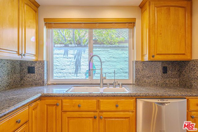 3926 Corte Cancion, Thousand Oaks CA: https://media.crmls.org/mediaz/5cbe9ee4-f9f3-4a76-9116-097efe0d8d94.jpg