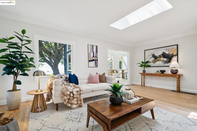716 Cragmont Ave, Berkeley CA: https://media.crmls.org/mediaz/5cbe9fb0-f9d8-4cdc-95b2-80c43e7dd2f2.jpg