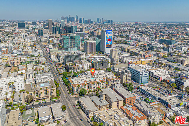 620 S Gramercy Place, Los Angeles CA: https://media.crmls.org/mediaz/5cbeaf5e-172a-4f9f-ba13-698efea88d08.jpg