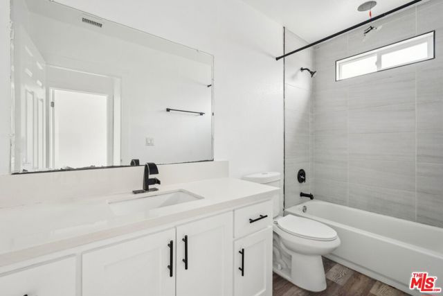 2516 Malabar Street, Los Angeles CA: https://media.crmls.org/mediaz/5cbebf97-2551-4645-ae7e-917350f7159b.jpg