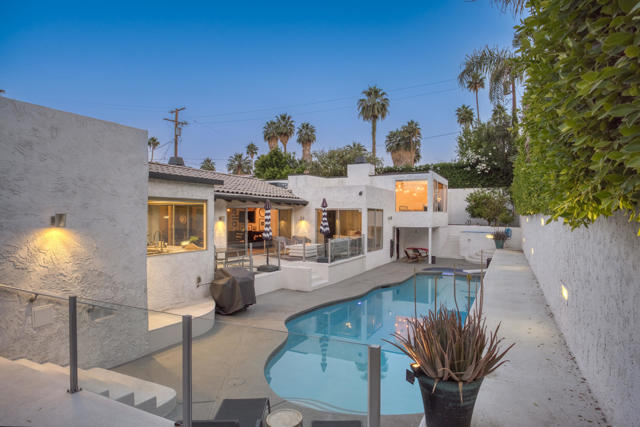 257 W El Camino Way, Palm Springs CA: https://media.crmls.org/mediaz/5cbf787a-13e5-4cbc-952b-b09cb24d441d.jpg