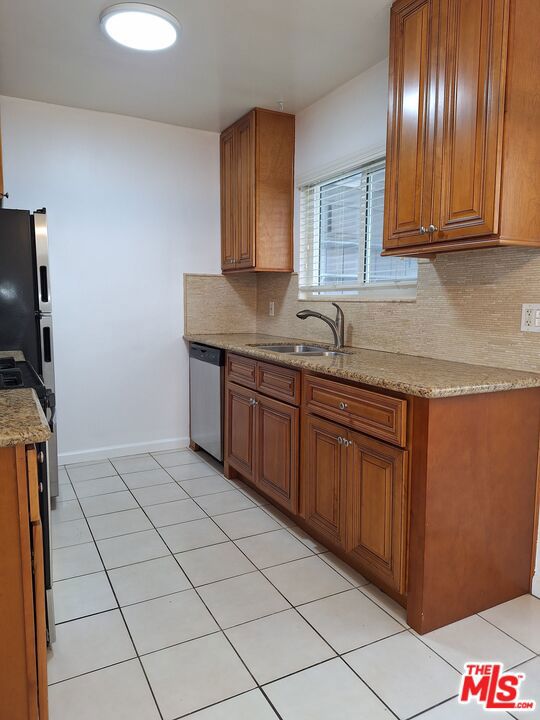3610 Beethoven Street, Los Angeles CA: https://media.crmls.org/mediaz/5cbf8a51-e63b-4114-aed7-00c37e0c6bb4.jpg
