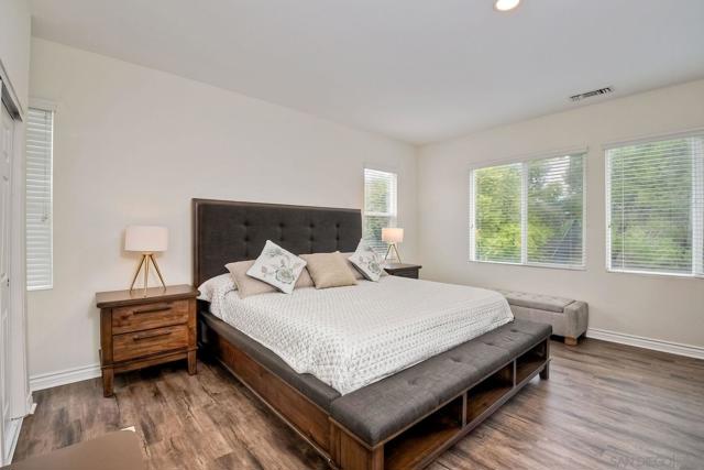 993 Hawthorne Creek Dr, Chula Vista CA: https://media.crmls.org/mediaz/5cbfb863-ab7e-4740-918d-ffcaf28d8b50.jpg