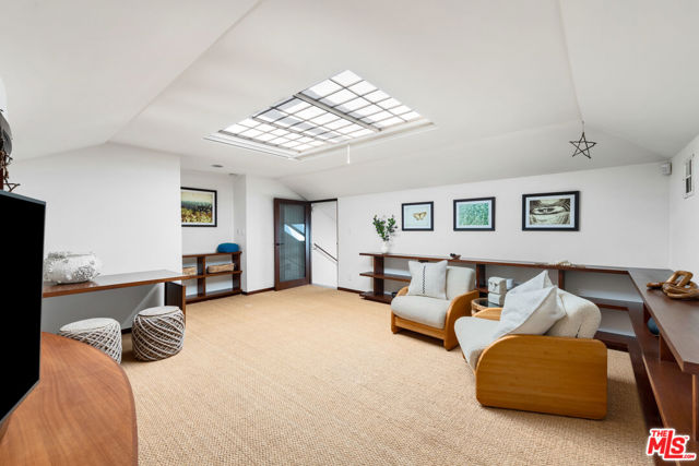 7221 Birdview Avenue, Malibu CA: https://media.crmls.org/mediaz/5cc00935-60cf-484a-8e5f-4a83b8f73ac1.jpg