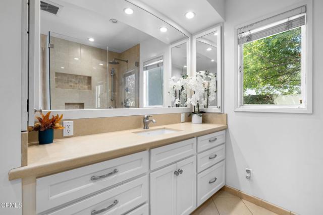 1915 Canyon Close Road, Pasadena CA: https://media.crmls.org/mediaz/5cc01780-7107-42ae-90df-4383362bf115.jpg