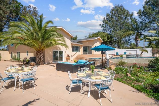 17221 Cloudcroft Dr, Poway CA: https://media.crmls.org/mediaz/5cc069b7-efe6-4492-82a7-da61968d8d62.jpg