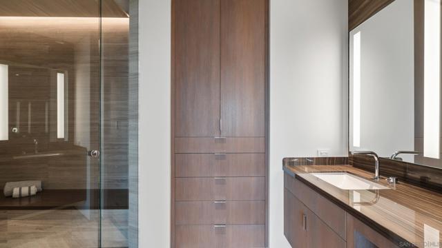 1230 Neptune Ave, Encinitas CA: https://media.crmls.org/mediaz/5cc139e4-ed1b-41ab-942d-3c0414ccfcff.jpg