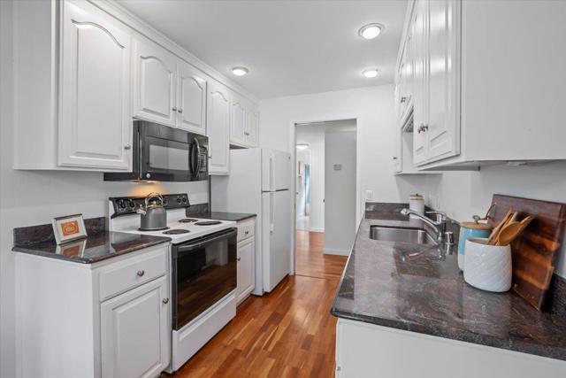 255 S Rengstorff Avenue, Mountain View CA: https://media.crmls.org/mediaz/5cc14fbf-5c97-41af-b75d-471e3d37b989.jpg
