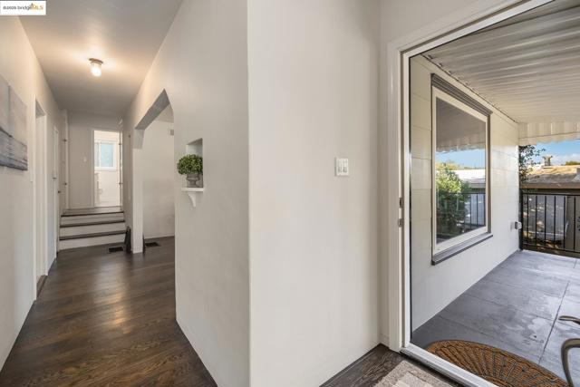279 Pomona Street, Crockett CA: https://media.crmls.org/mediaz/5cc16b9e-c1fa-4651-81ff-a36142eee0bf.jpg
